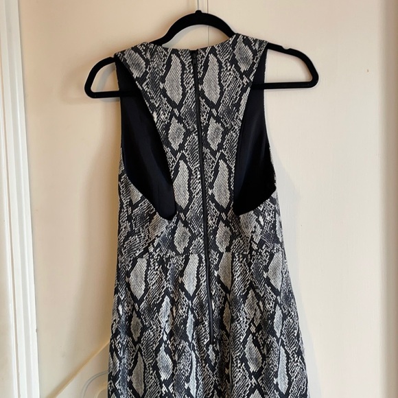 Alice + Olivia snake Jacquard Gown - Picture 2 of 6